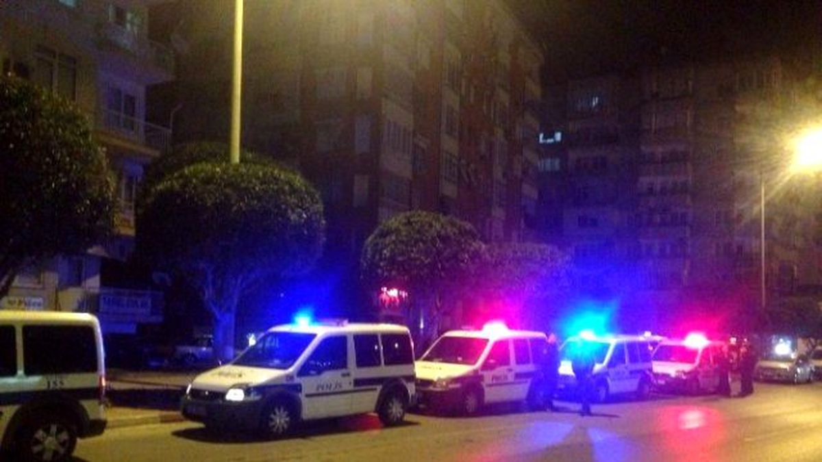 Antalya\'da Silahlı Şahsa Polis Müdahalesi