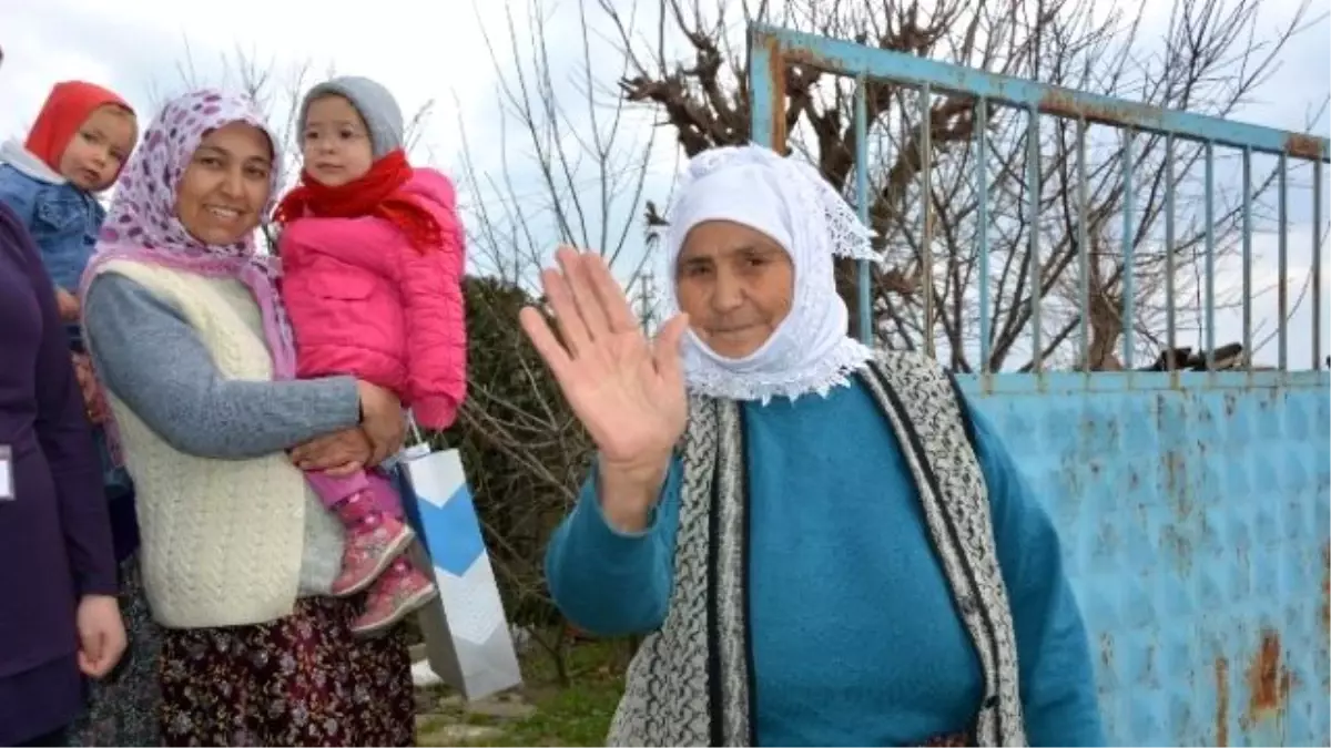 Birbirlerini Tanımasalar da Heyecanla Bekliyorlar