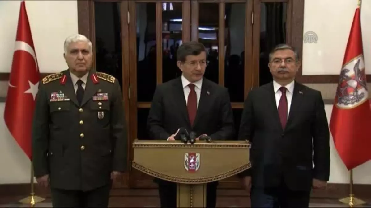 Davutoğlu: "Bu Emanetler, Geçici Bir Kaç Günlük Bir Mekanda Yine Türkiye\'de Muhafaza Edilecek"