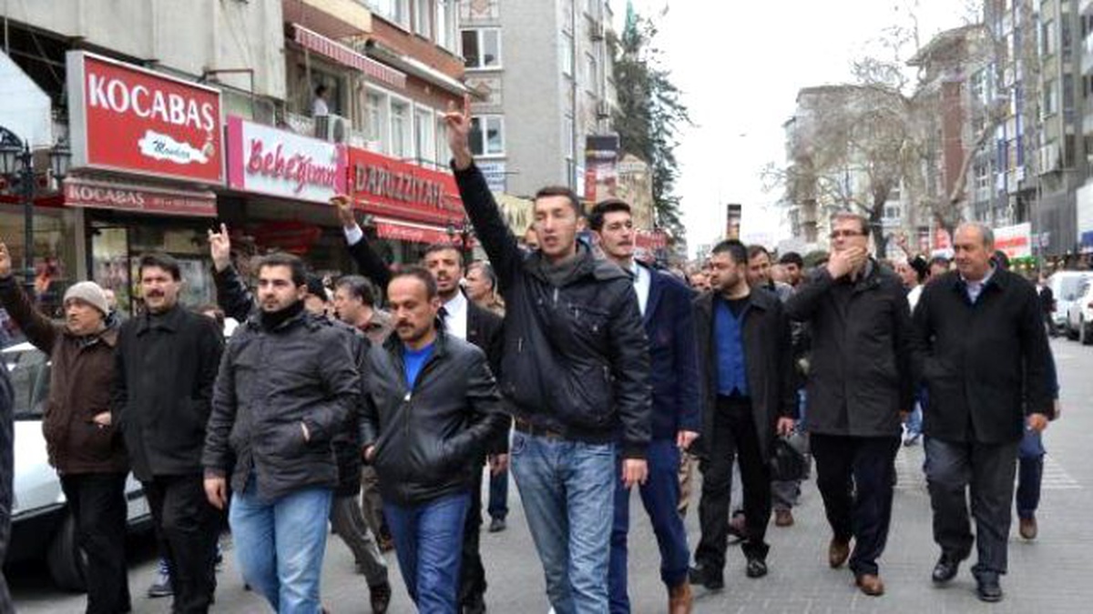 Edremit\'te Fırat İçin Gıyabi Cenaze Namazı ve Yürüyüş