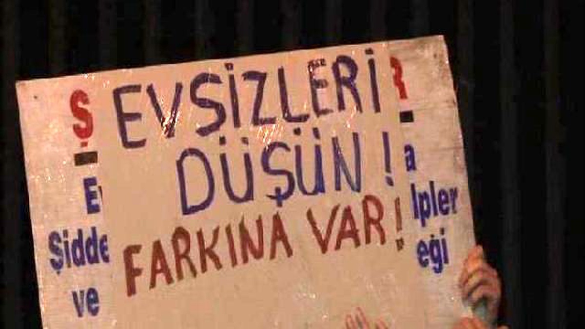 Evsizler İçin İstiklal Caddesi\'nde Sabahlayacaklar