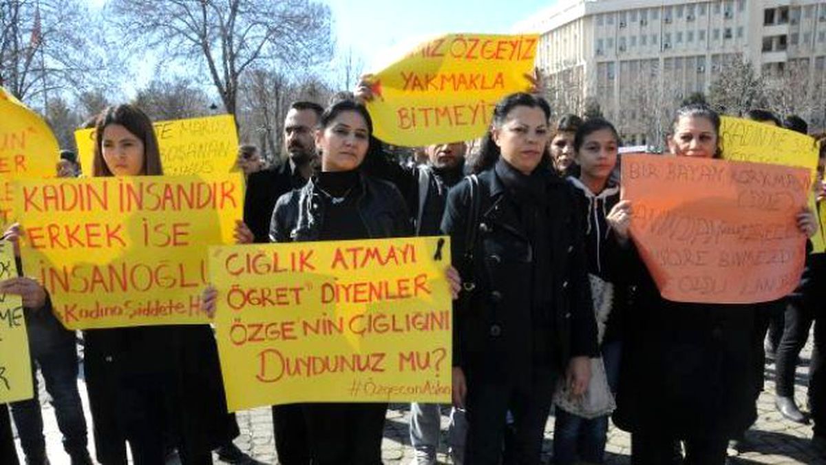 Gaziantep\'te Özgecan Aslan\'ın Öldürülmesi Protestosu