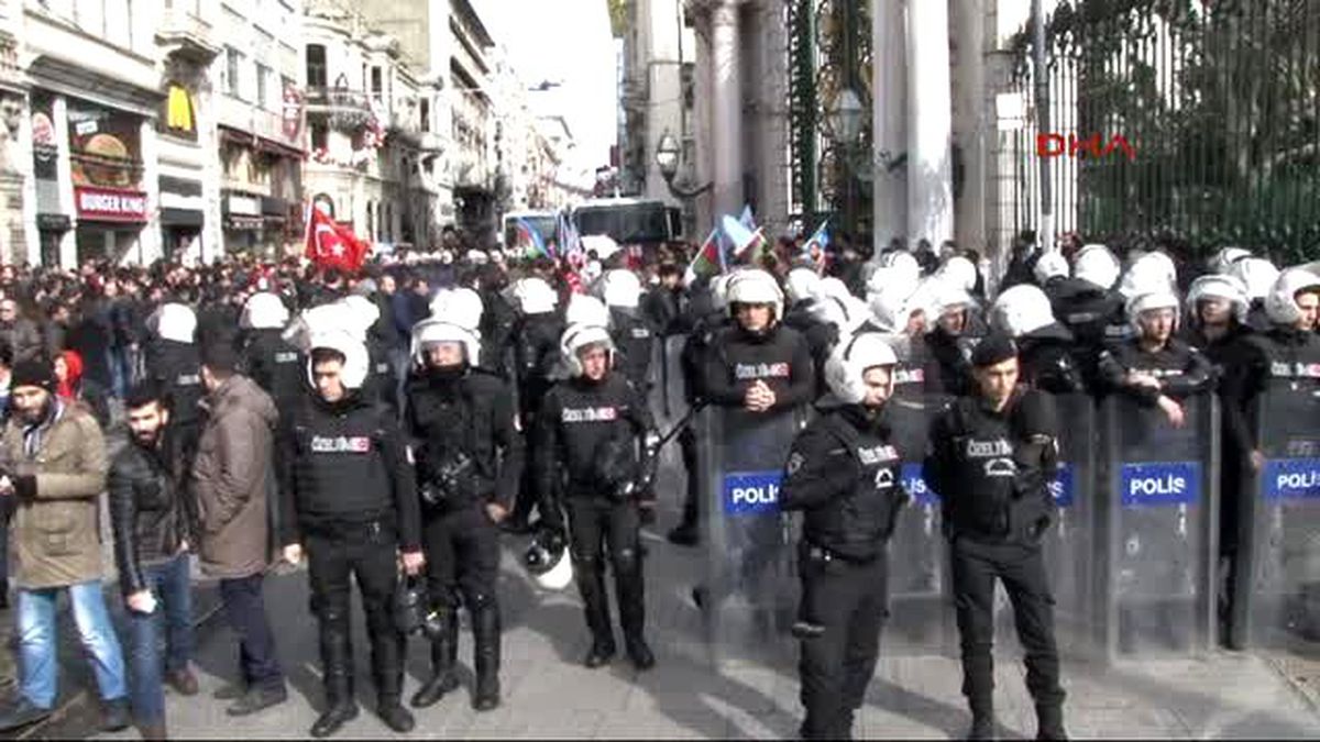 İstiklal\'de Protesto Gerginlikleri