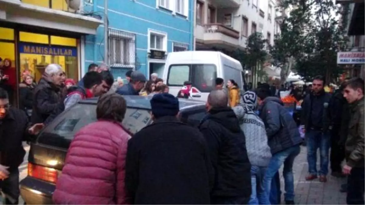 İtfaiyenin Geçebilmesi İçin Park Halindeki Otomobil Böyle Kaldırıldı