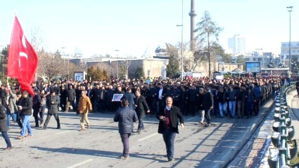 Kayseri\'de Binlerce Ülkücü Fırat Çakıroğlu İçin Yürüdü