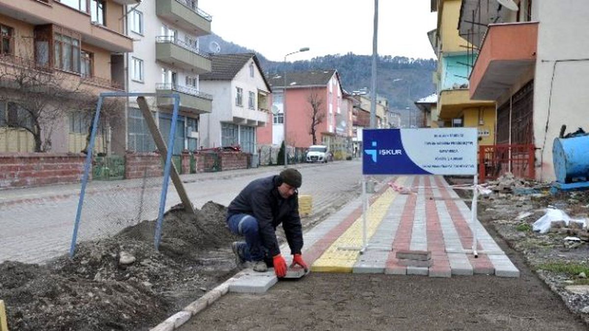 Kumluca\'da Kaldırım Çalışmaları Devam Ediyor