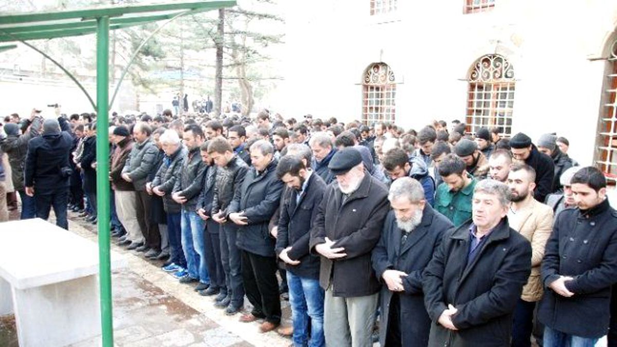 Kütahya\'da Ülkücüler, Fırat Yılmaz Çakıroğlu İçin Gıyabi Cenaze Namazı Kıldı