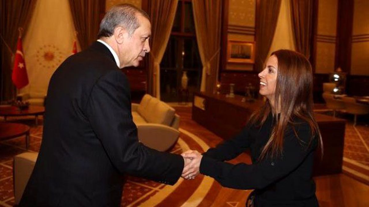 Niran Ünsal, Erdoğan'a 'Çıplaklıkla Mücadele' Dosyası Sundu