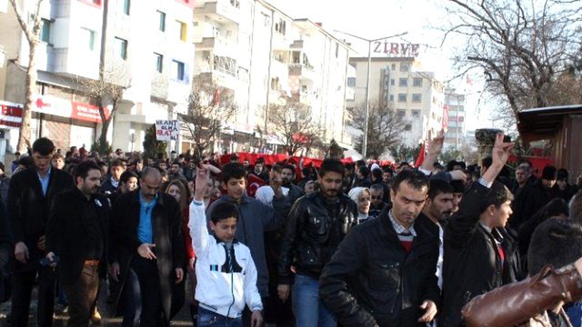Öldürülen Ülkücü Fırat İçin Gaziantep\'te Gıyabi Cenaze Namazı Kılındı