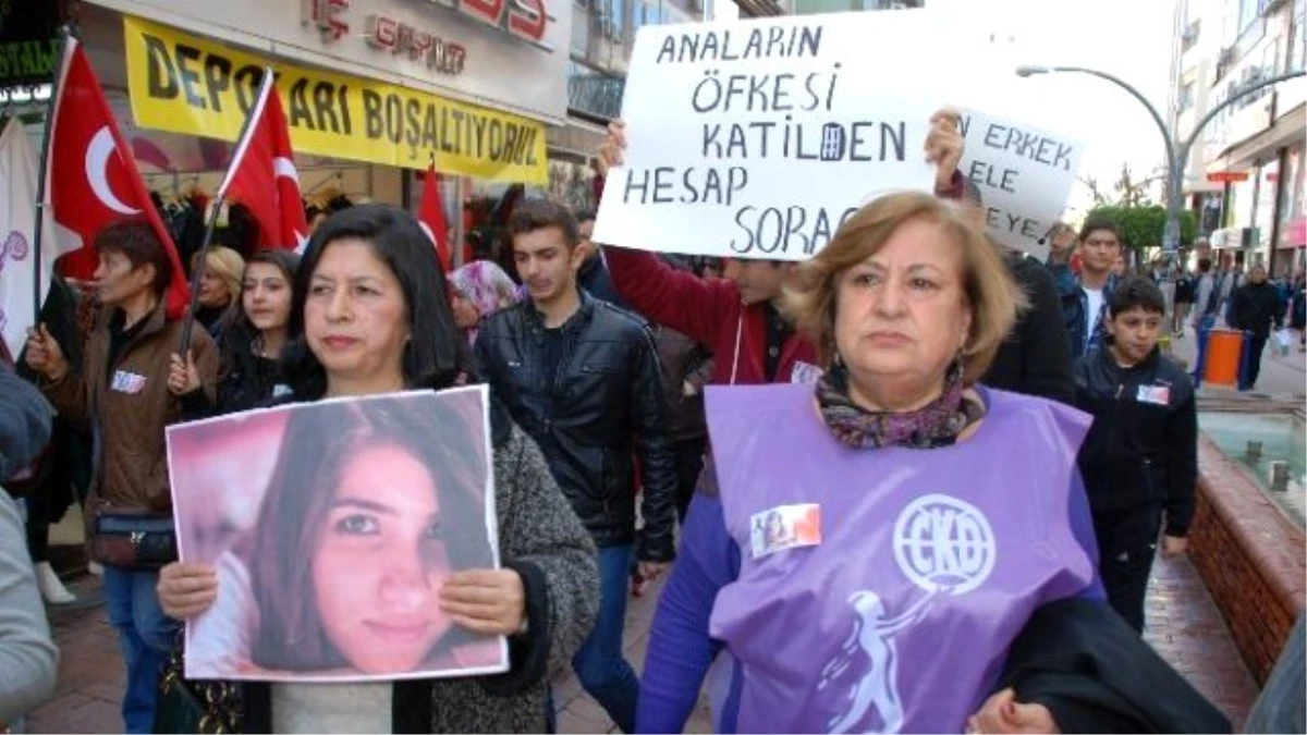 Özgecan Aslan\'ın Kuzenleri İskenderun\'da \'Kadına Şiddete Hayır\' Yürüyüşüne Katıldılar