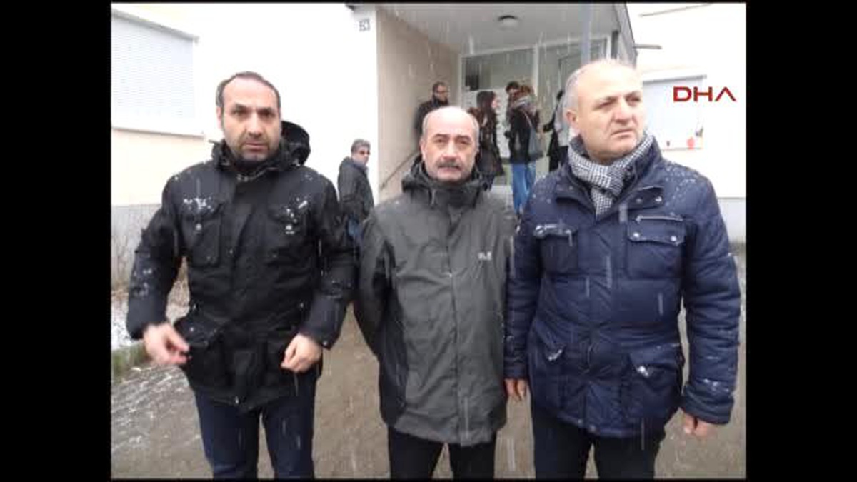 Almanya?da Türk Genci Annesinin Boğazını Kesti
