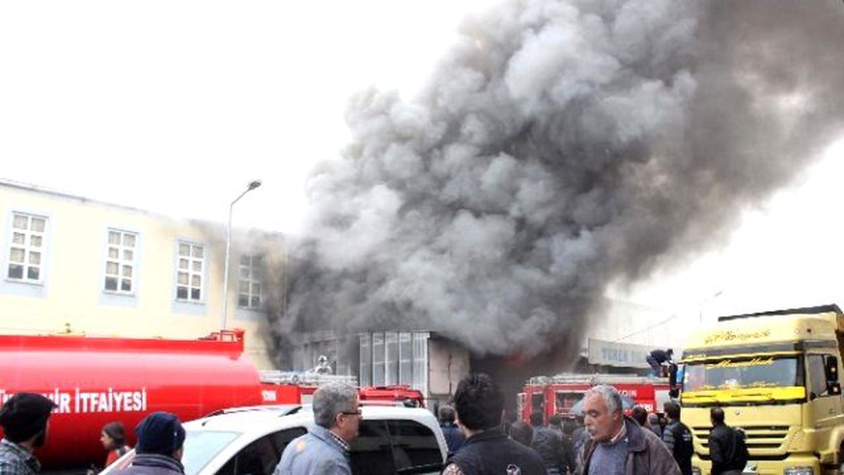 Aydın Alevlere Teslim Oldu