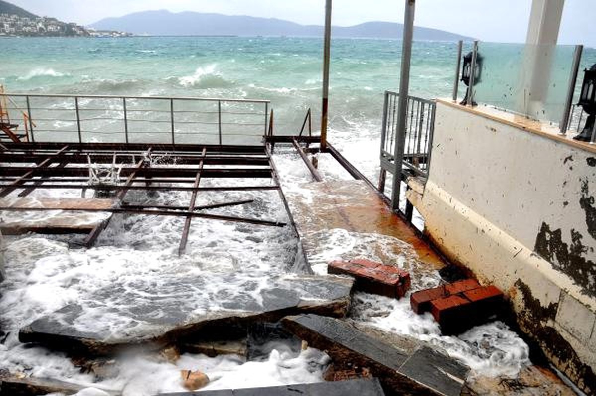 Bodrum\'da Fırtına Hayatı Olumsuz Etkiliyor
