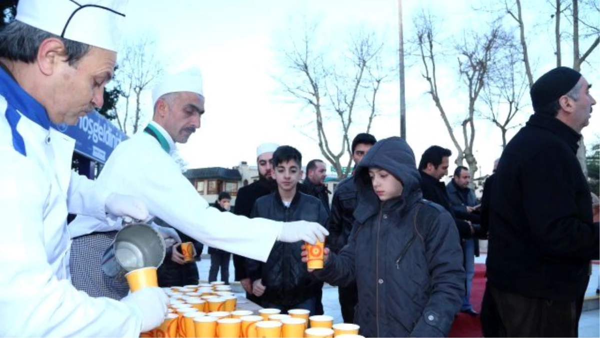 Eyüp Sultan\'da Pazar Çorbasına İlgi Büyüyor