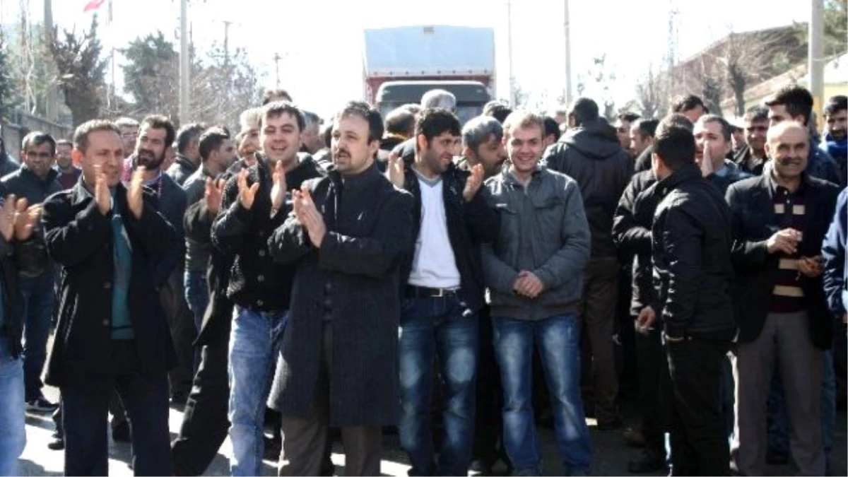 Gaziantep Organize Sanayinde İşçiler Yolu Kapattı