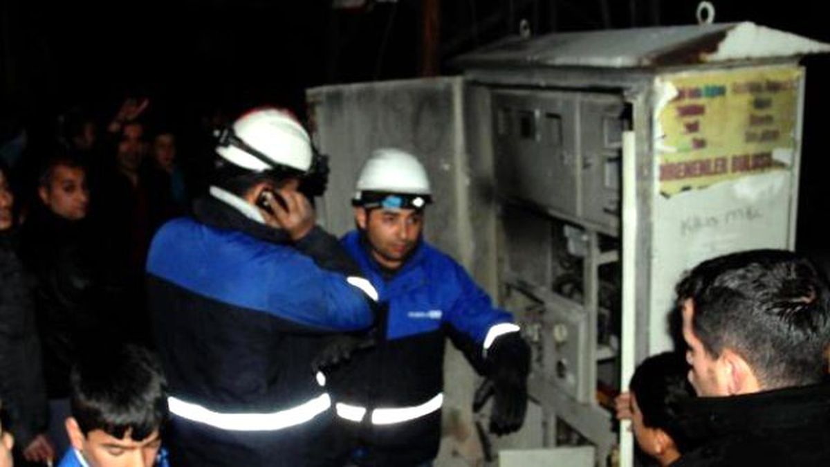 Lastik Yakıp Elektrik Kesintilerini Protesto Ettiler (2)