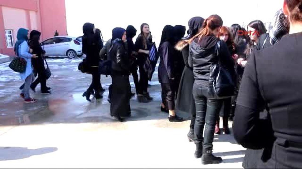 Samsun Öğrencilerden Özgecan Cinayeti Eylemi