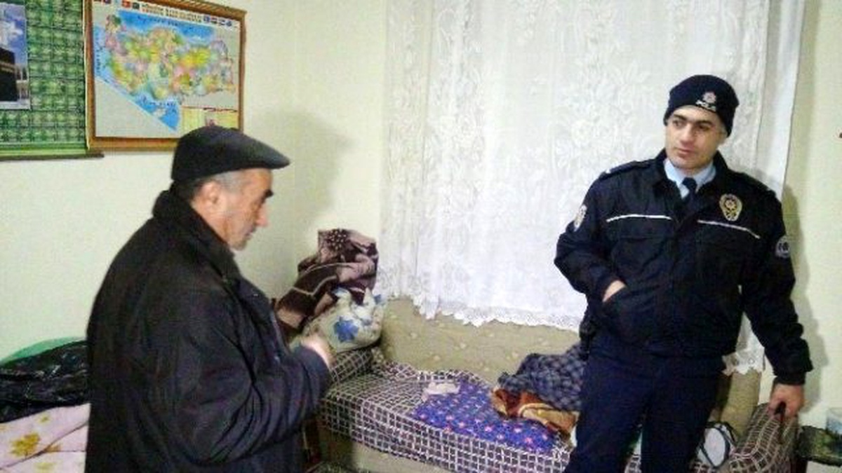 Sobadan Zehirlenen Yatalak Anne ve Kızını Komşusu Kurtardı