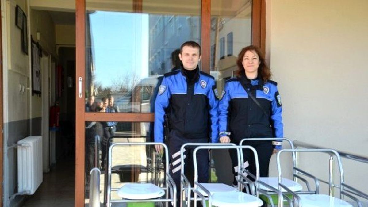 10 Sandalye İhtiyaç Sahiplerine Teslim Edildi