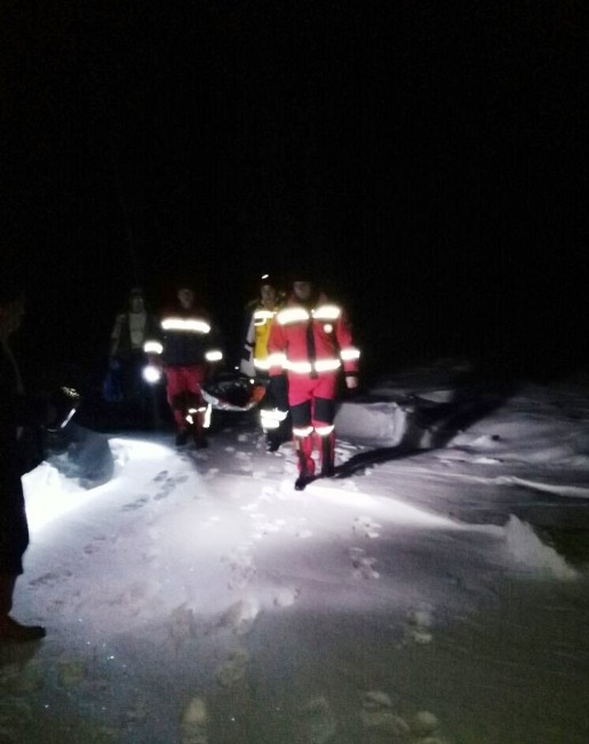4 Kilometrelik Karlı Yolu Yürüdüler