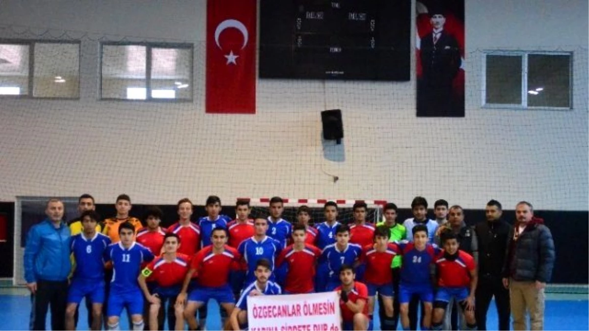 Adana\'da Okullarası Genç Erkekler Futsal Müsabakaları