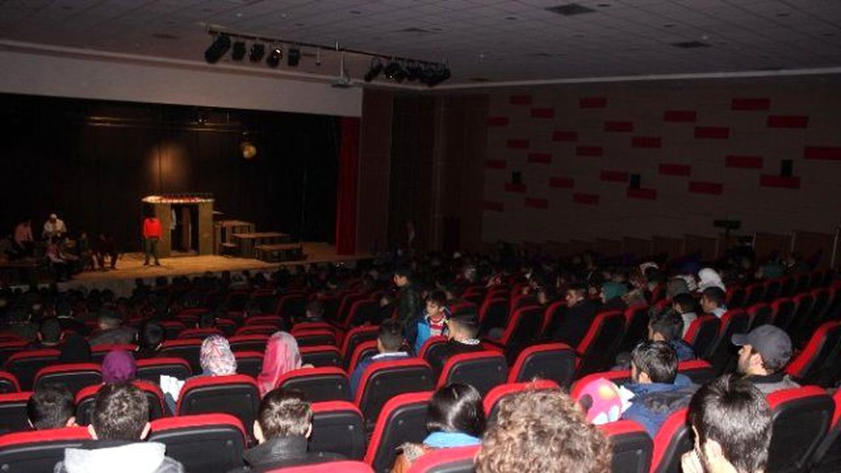 Ağrı\'da İlk Kürtçe Tiyatro