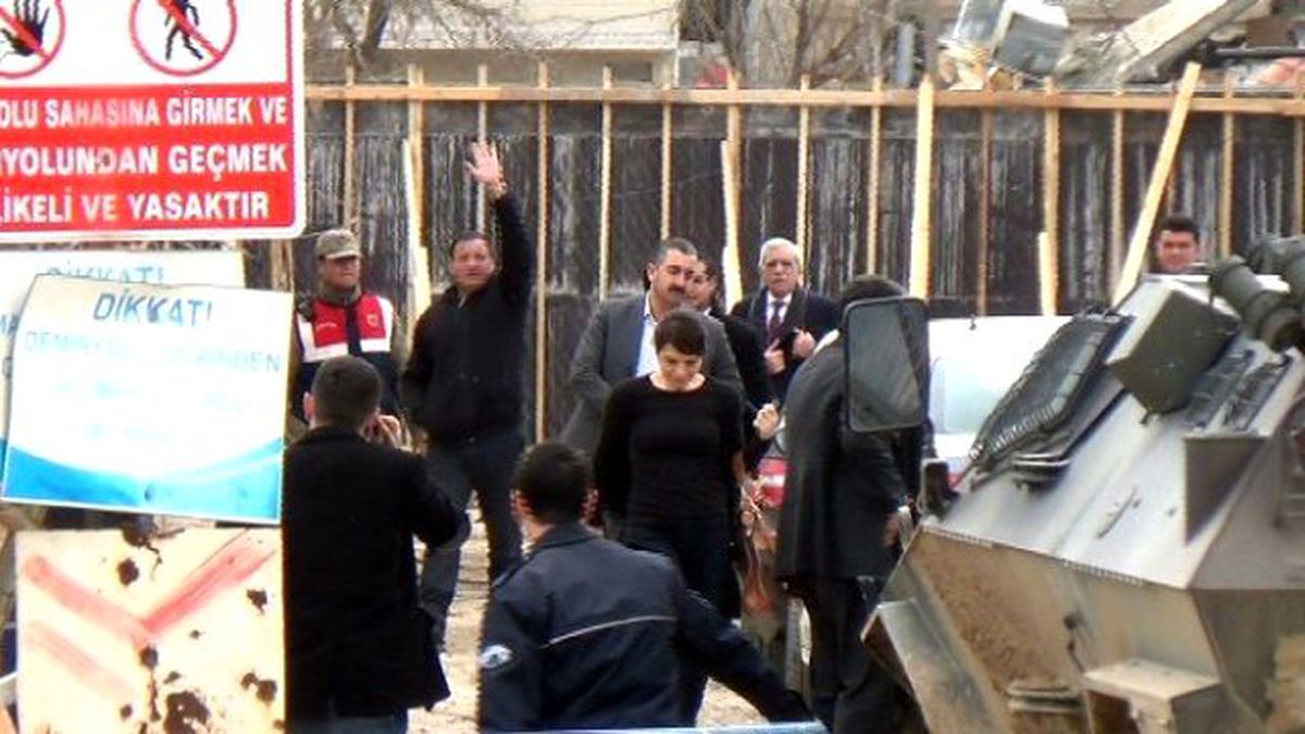 Ahmet Türk Öncülüğündeki Hdp\'liler Kobani\'ye Geçti