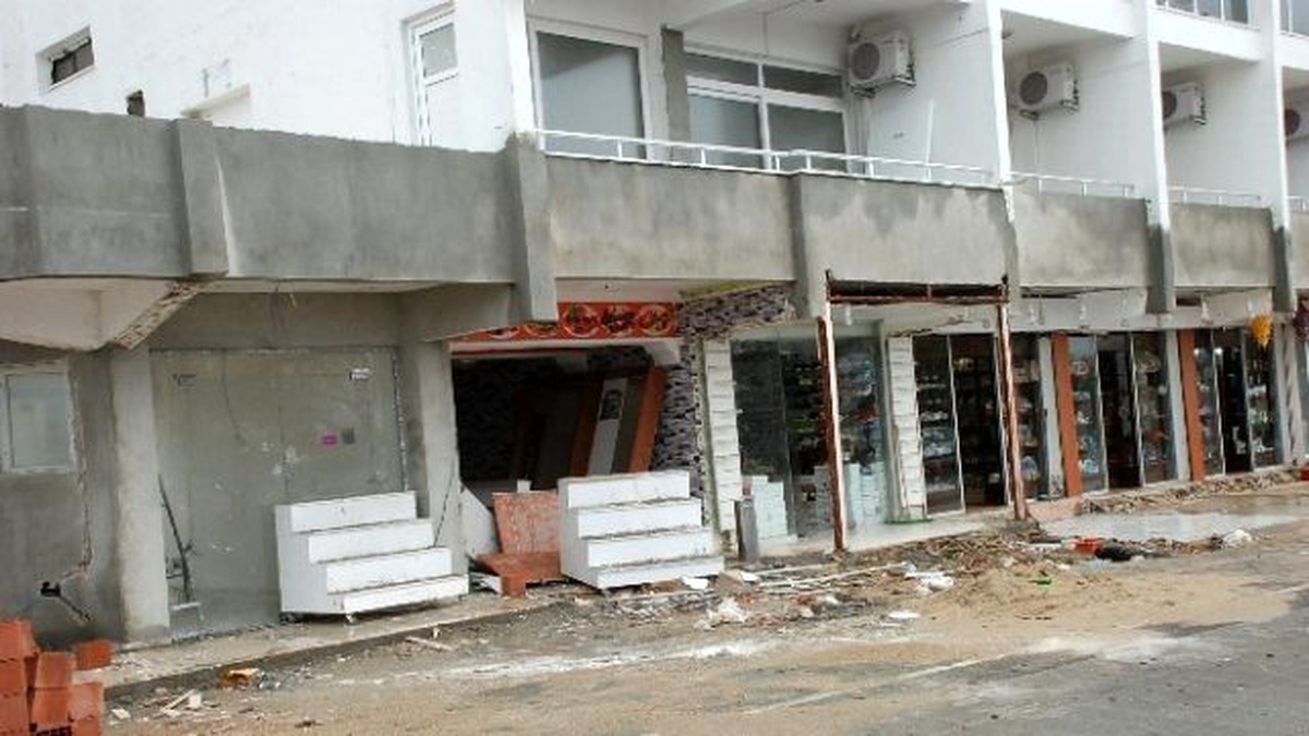 Altınkum\'u Geliştirme ve Güzelleştirme Çalışmaları Devam Ediyor