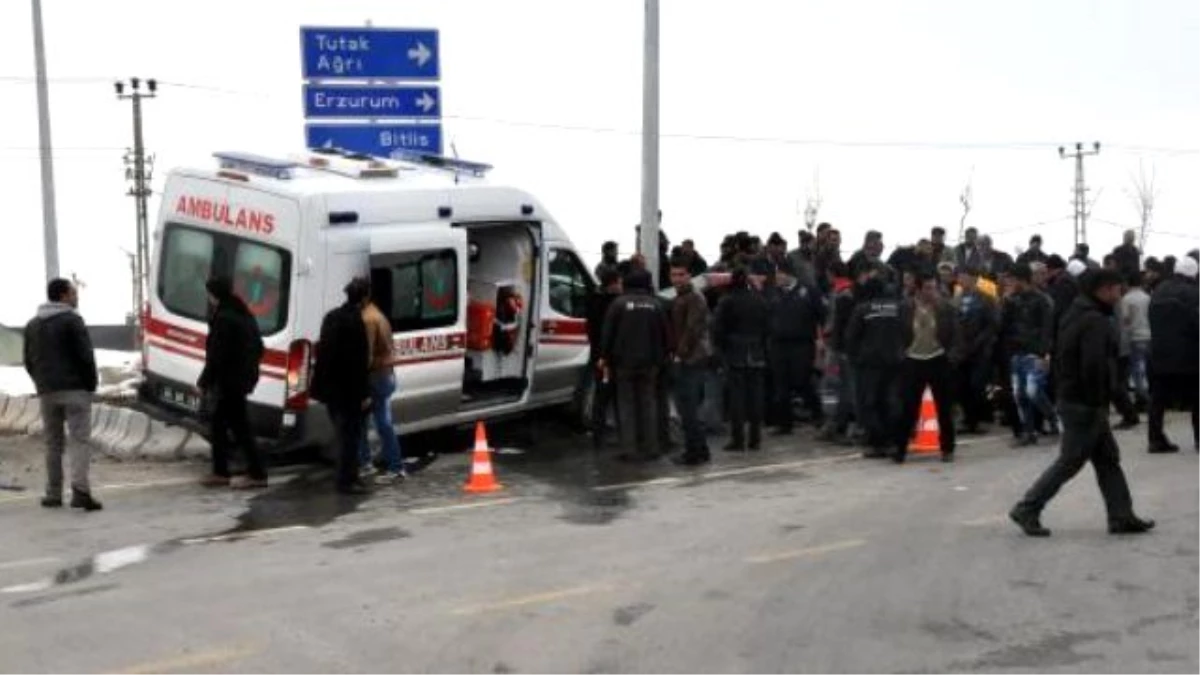 Ambulans ile Otomobil Çarpıştı: 5 Yaralı