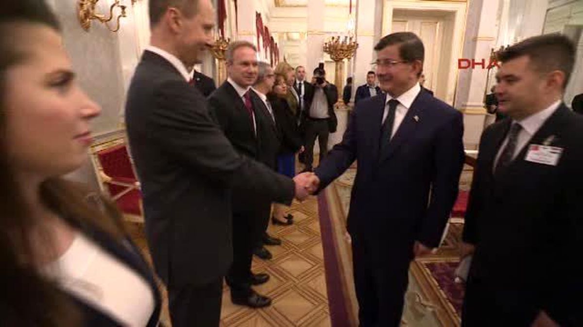 Başbakan Davutoğlu\'ndan Orgeneral Özel\'e Baş Sağlığı Telefonu