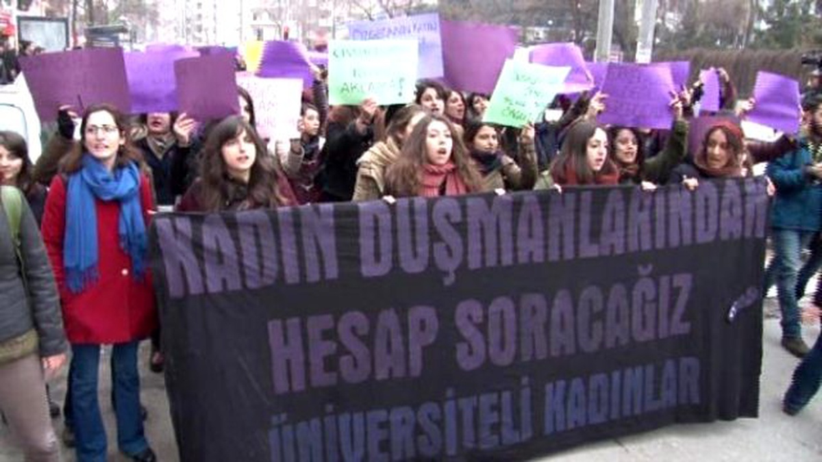Başkent\'te Kadınların Özgecan Yürüyüşüne Polis Müdahale Etti