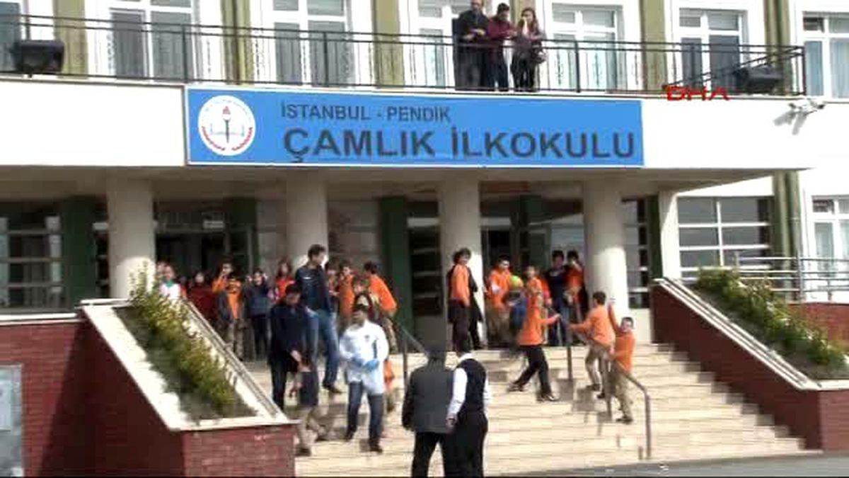 Boşanma Davası Açtığı Kocası Tarafından Okulda Bıçaklandı
