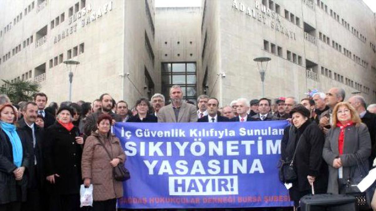 Bursa\'da Avukatlardan İç Güvenlik Paketi Protestosu