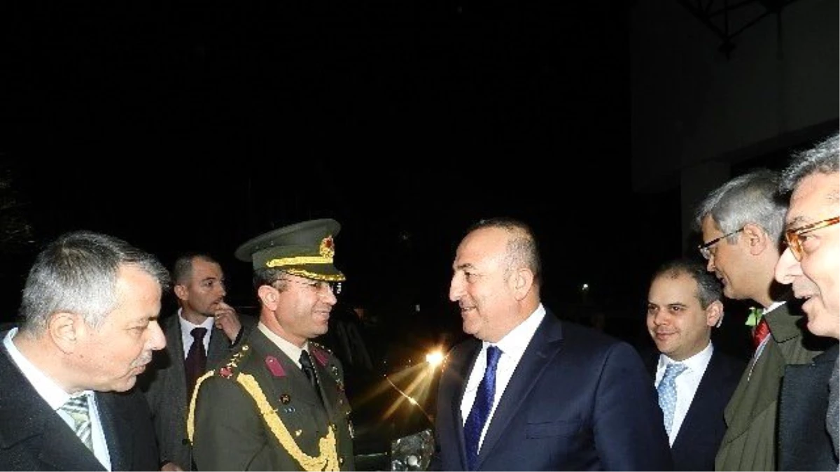 Çavuşoğlu Arnavut Mevkidaşı Buşati ile Görüştü