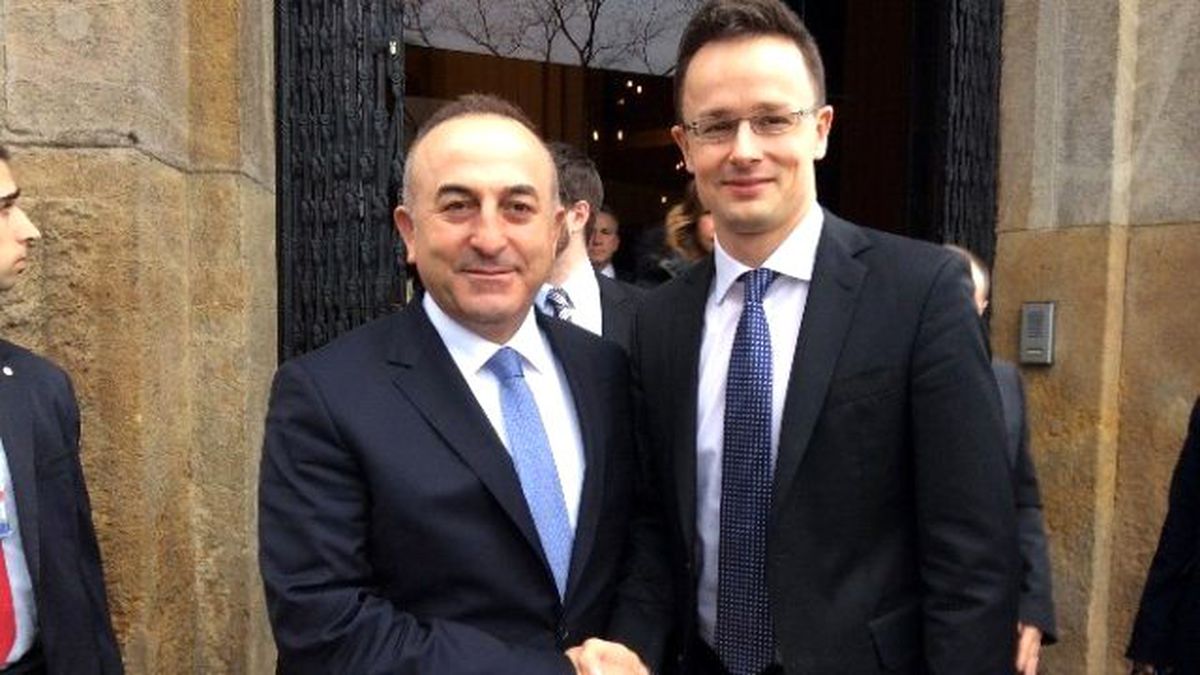 Çavuşoğlu, Macar Mevkidaşı Szijjarto ile Biraraya Geldi