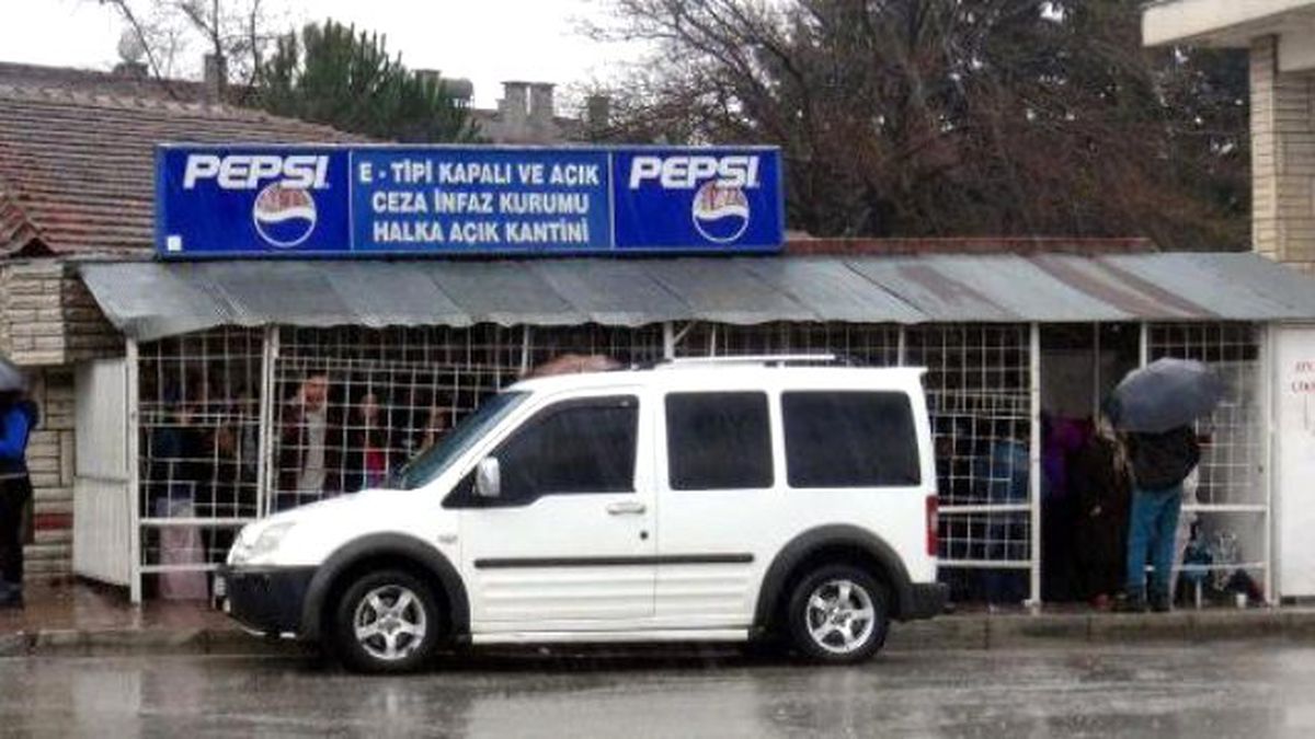 Cezaevi Kantinini Soydular