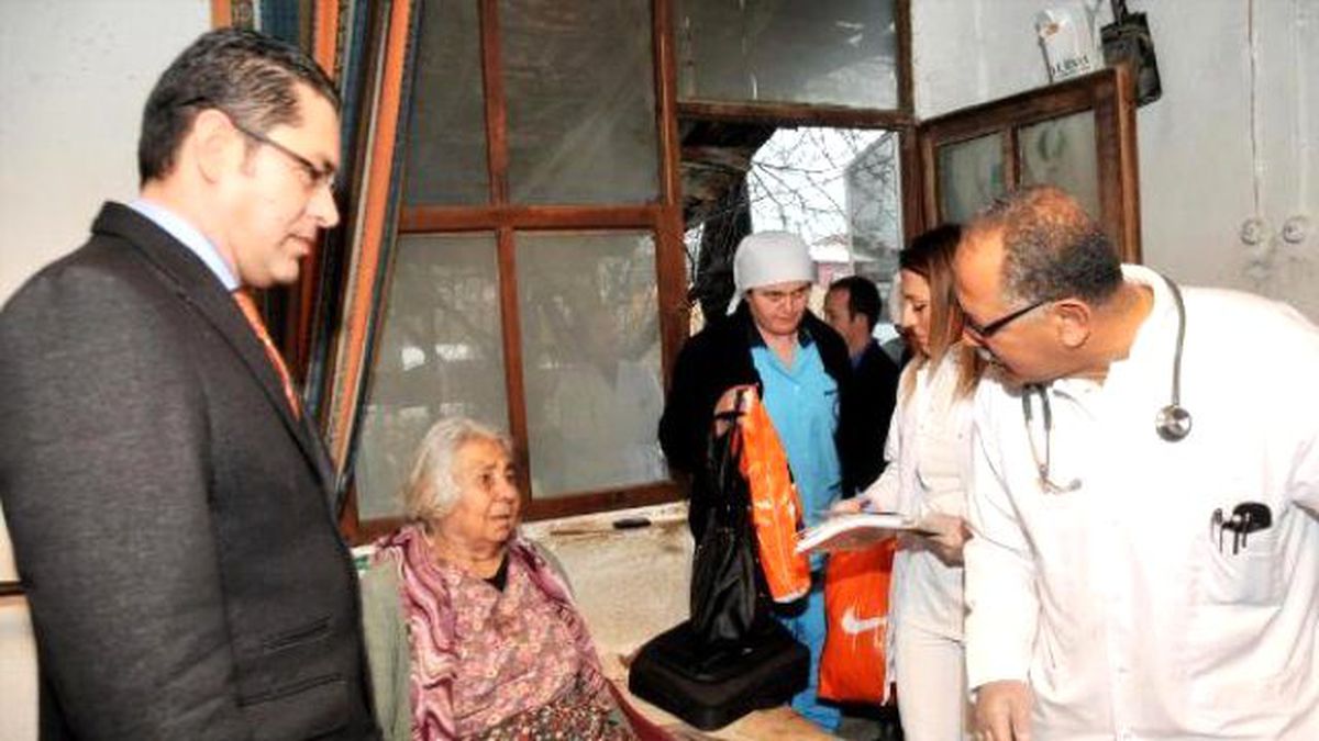 Çocuklarının Terk Ettiği Hatice Akdaş\'a Belediye Yardım Etti