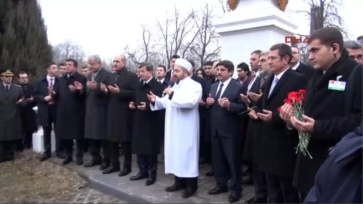 Davutoğlu Galiçya Şehitliği?ni Ziyaret Etti