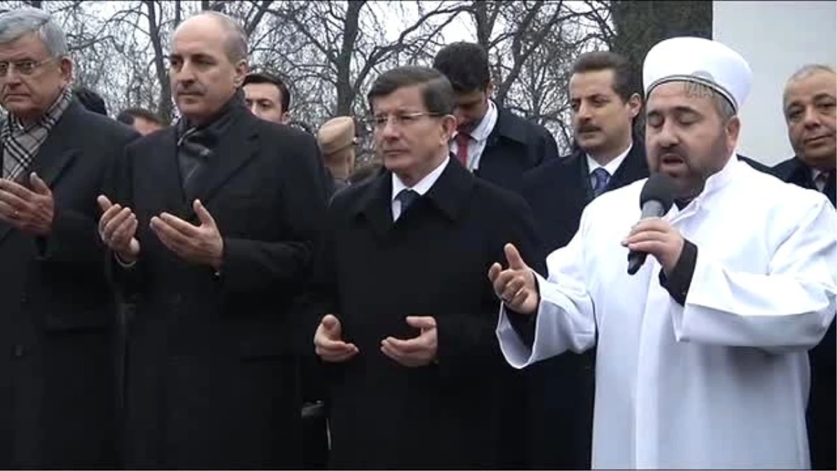 Başbakan Davutoğlu, Galiçya Türk Şehitliğini Ziyaret Etti