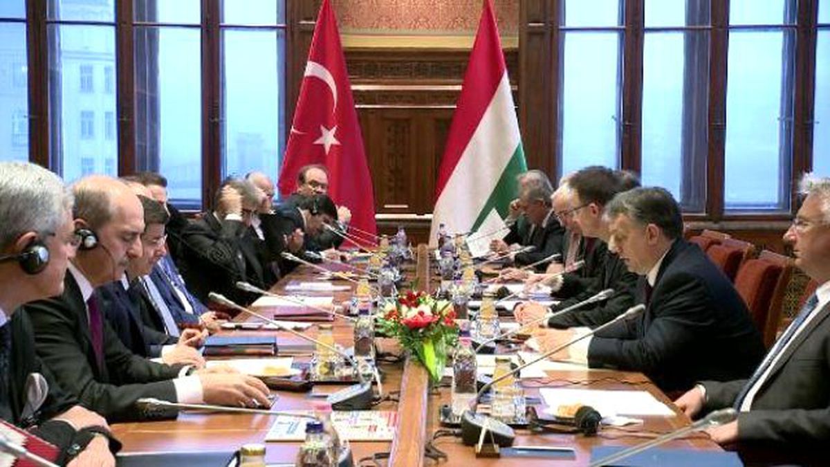 Davutoğlu Macaristan Temaslarına Başladı (2)
