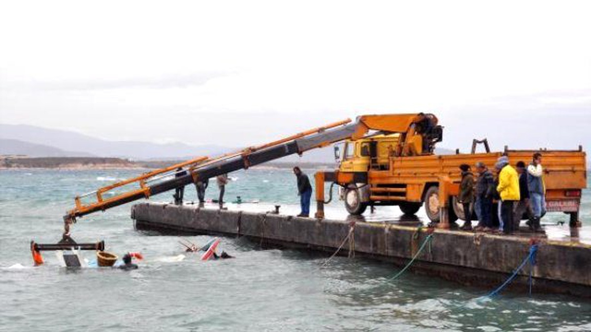 Didim\'de Fırtına Balıkçı Teknesini Batırdı