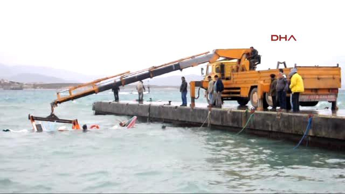 Didim\'de Fırtına Balıkçı Teknesini Batırdı