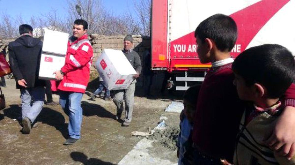 Evi Yanan Aileye Kızılay\'dan Eşya Geldi
