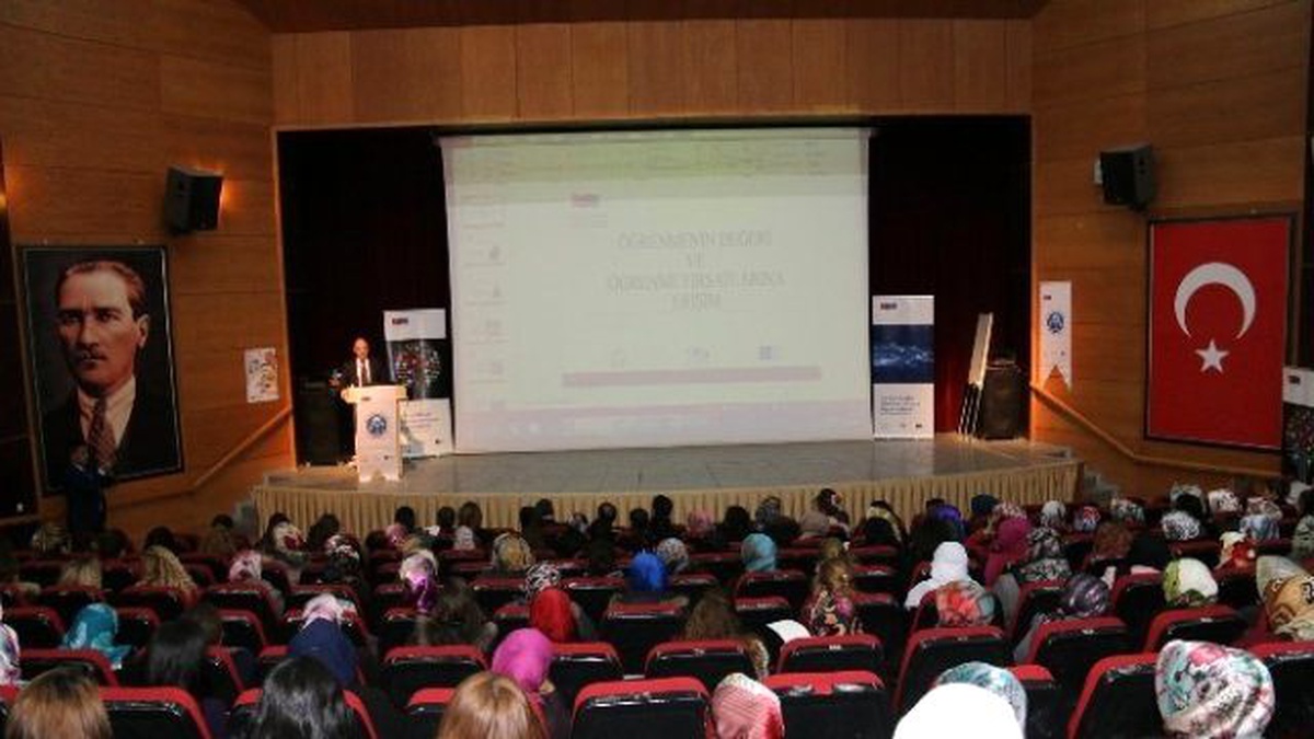 Hakkari\'de Dijital Öğrenme Fırsatlarına Erişim Semineri