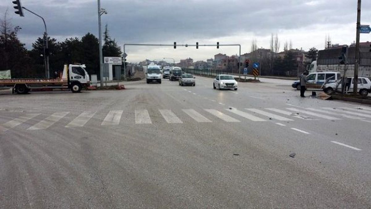 Işık İhlali Kazayı Beraberinde Getirdi