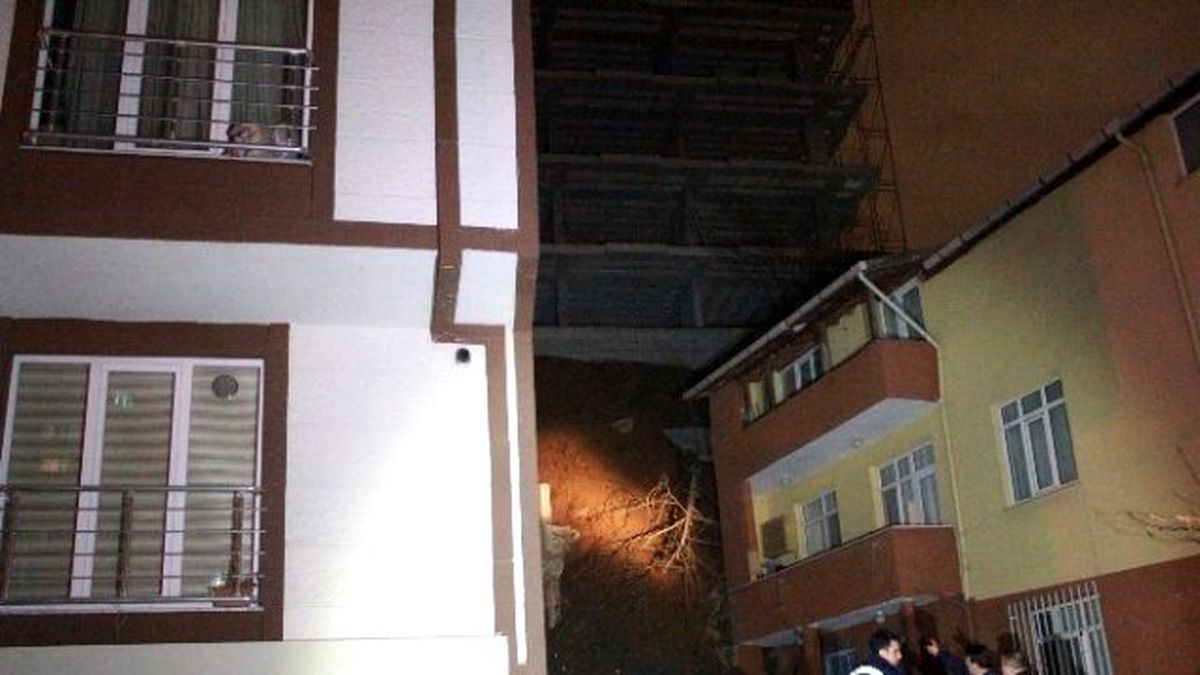Kağıthane\'de Toprak Kayması