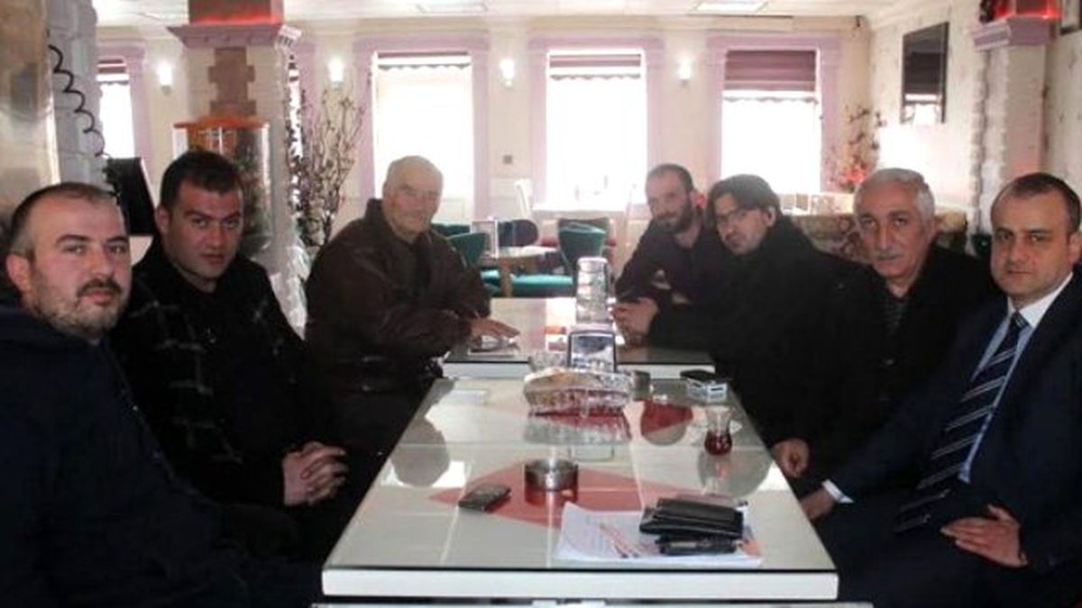 Koman, Gazetecilerle Biraraya Geldi