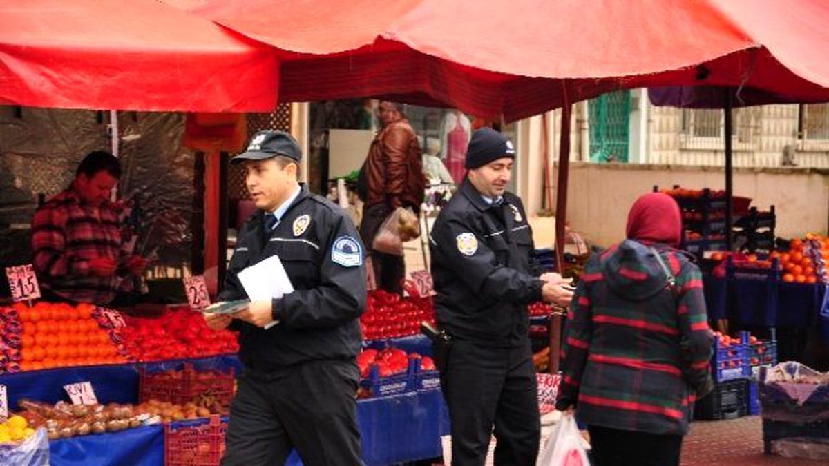 Lapseki\'de Pazar Esnafına Dolandırıcılara Karşı Uyarı