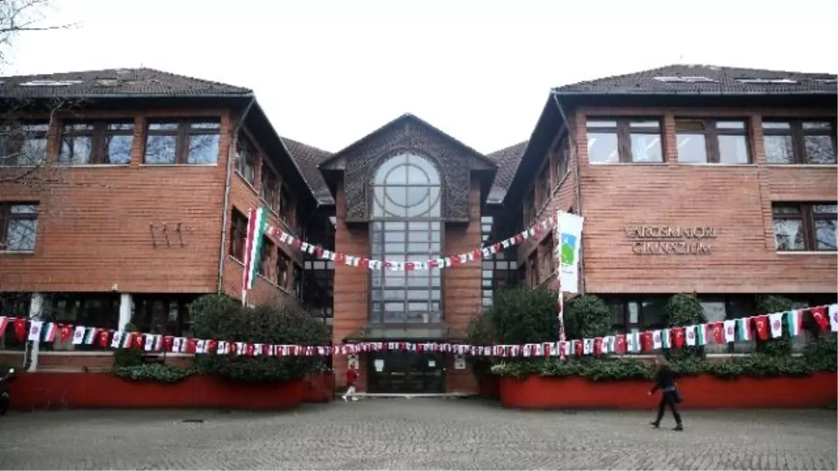 Macaristan'da Varosmajorı Lisesi ve Kos Karoly İlkokulu'nun Coğrafya Sınıfına Tadilat ve Donanım...