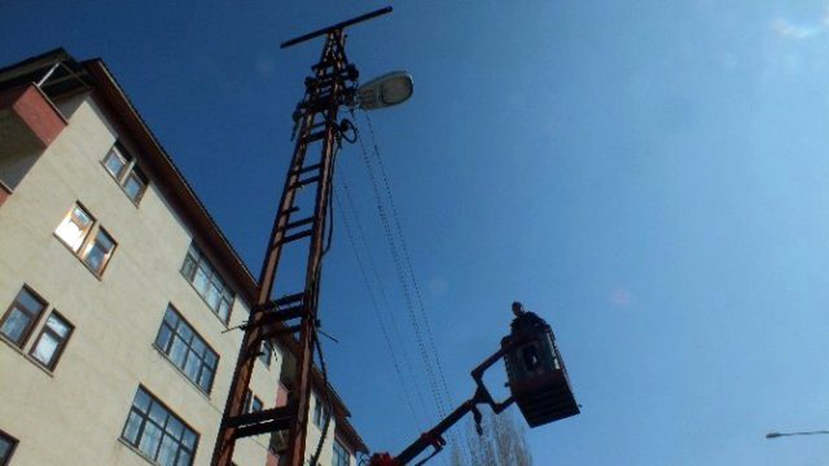 Malazgirt\'te Sokak Lambaları Yenileniyor